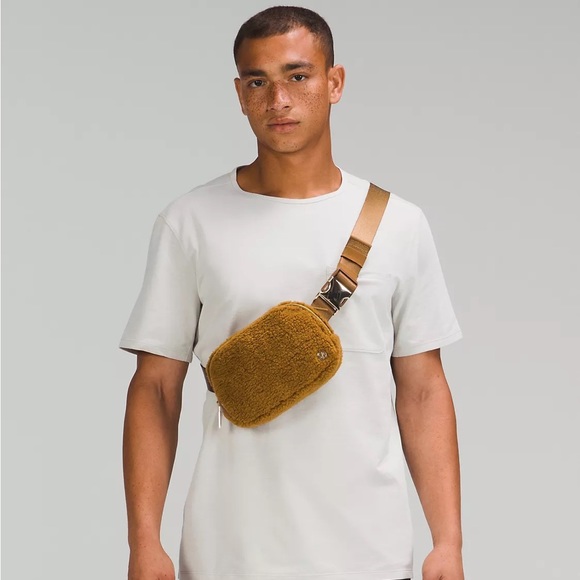 Lululemon Everywhere Fleece Belt Bag 1L in Burnt Caramel - Picture 5 of 6